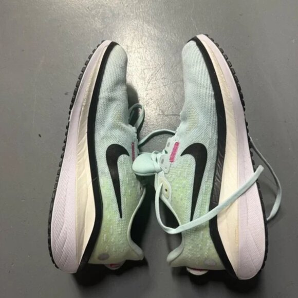 Nike Vomero Running Shoes for women EUC - Picture 1 of 5